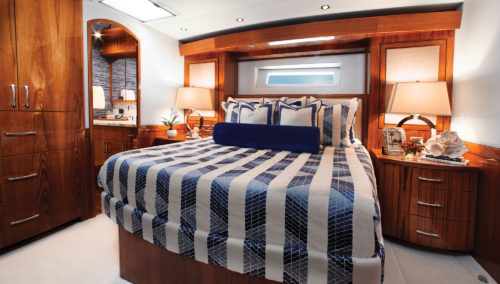 Hatteras GT70
