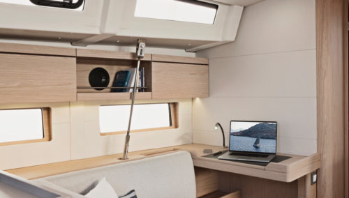 BENETEAU Oceanis 46.1 interior seating