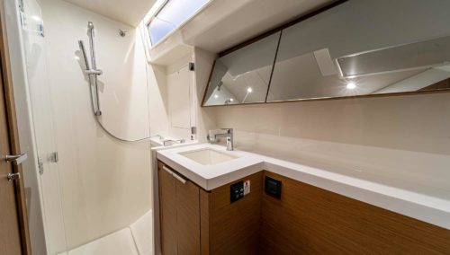 Beneteau Oceanis Yacht 54