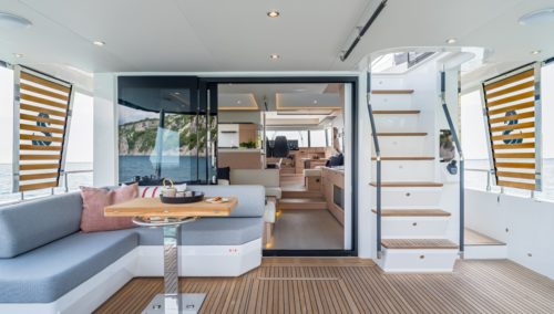 BENTEAU Grand Trawler 62 Cockpit