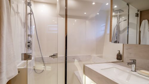 BENTEAU Grand Trawler 62 Head