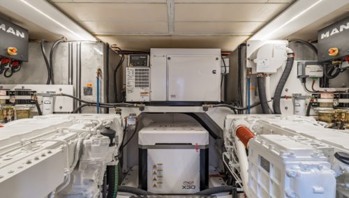 BENTEAU Grand Trawler 62 Engine Room