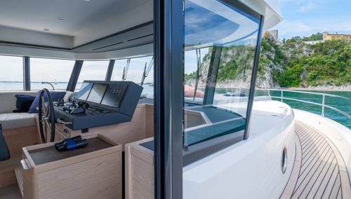 BENTEAU Grand Trawler 62 Helm