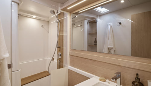BENETEAU Oceanis 60 Head