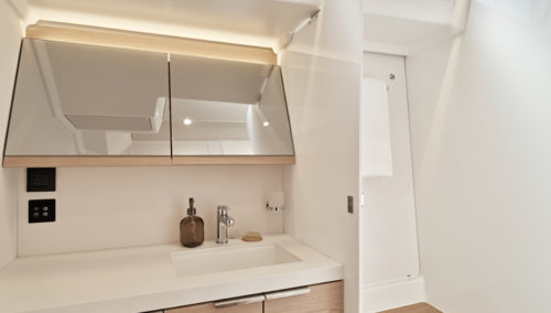 BENETEAU Oceanis Yacht 60 Head
