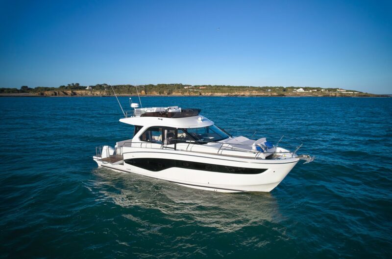 BENETEAU Antares 12 in water